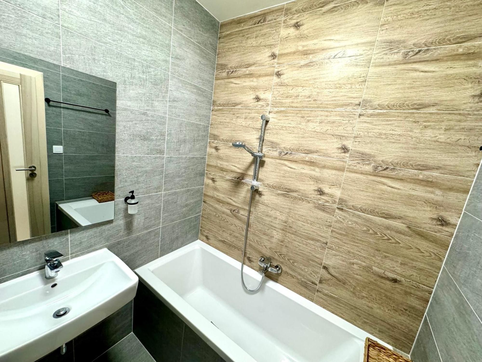 Rivercity Apartments Κάρλοβι Βάρι Εξωτερικό φωτογραφία